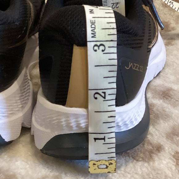 Saucony Women's Jazz 22 Black and Gold Cushioned Running Shoes, Size 6 - Picture 14 of 16